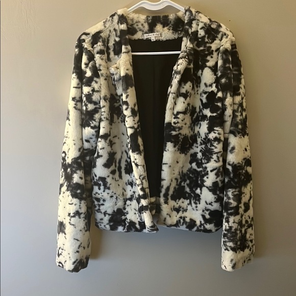 Willow & Clay Jackets & Blazers - Willow & Clay Black and White Faux Fur Teddy Jacket